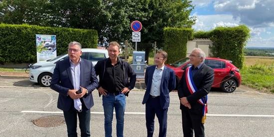 Seine et Yvelines Numérique - Inauguration à Aigremont de la première borne de recharge pour véhicules électriques Seine et Yvelines Numérique - Inauguration à Aigremont de la première borne de recharge pour véhicules électriques
